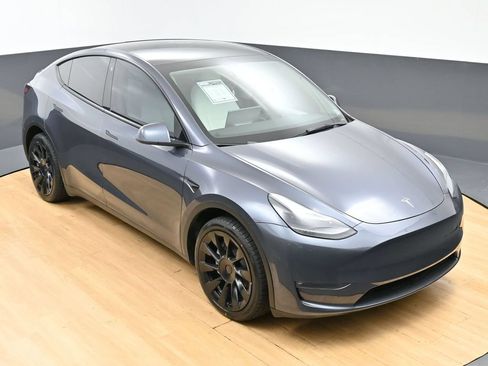 Used 2023 Tesla Model Y Long Range AWD/4WD image 2