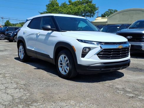 Used 2024 Chevrolet TrailBlazer LS w/ LS Convenience Package FWD image 3