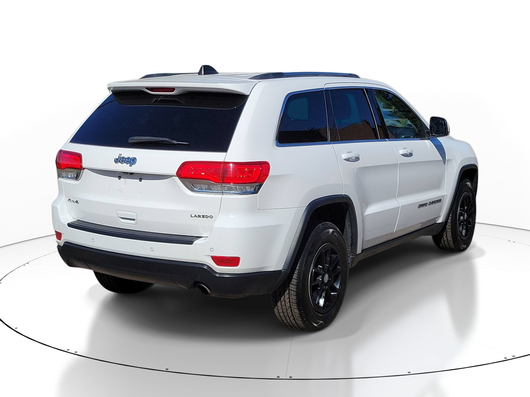 Used 2019 Jeep Grand Cherokee Laredo w/ Security & Convenience Group AWD/4WD image 4
