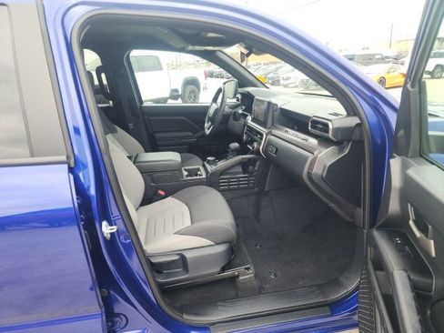 Used 2025 Toyota Tacoma TRD Off-Road image 28