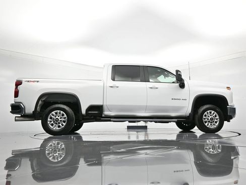 Used 2024 Chevrolet Silverado 2500 LT image 40