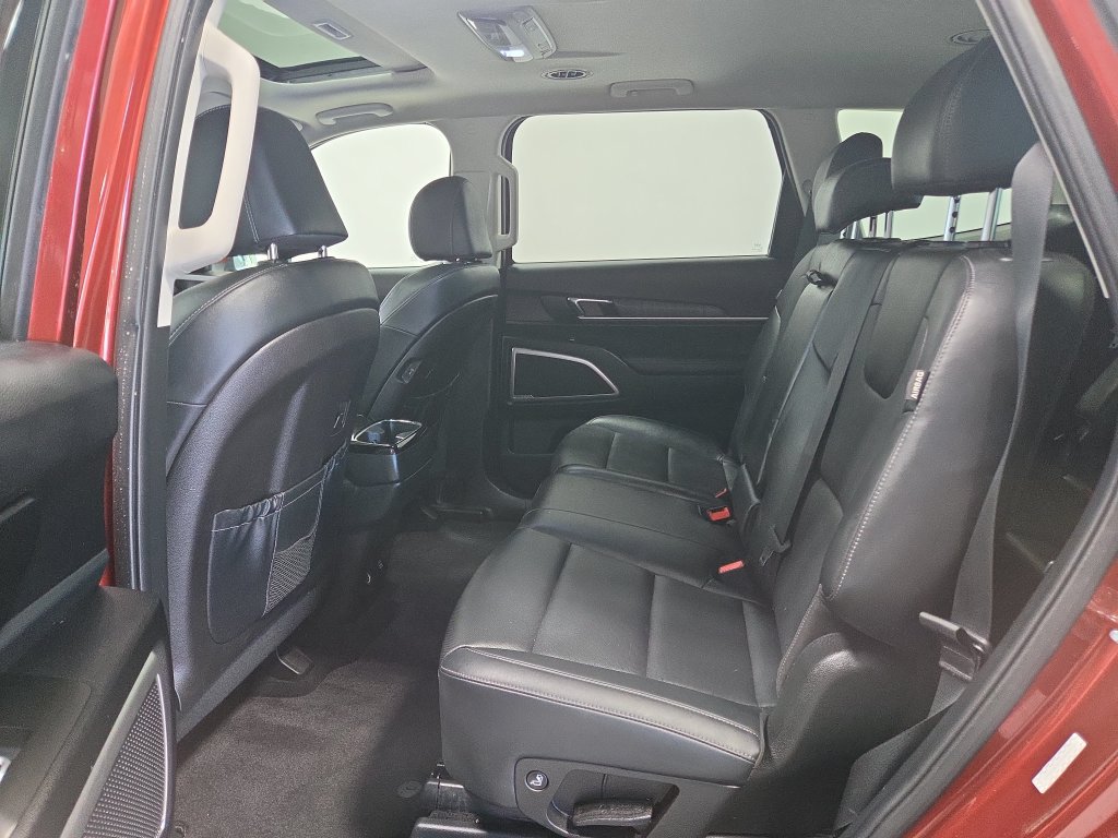 Used 2023 Kia Telluride AWD image 28