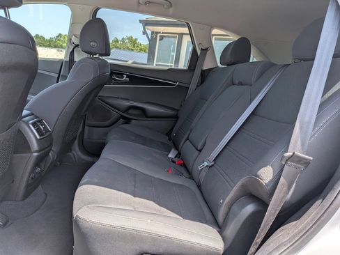 Used 2019 Kia Sorento AWD V6 image 24