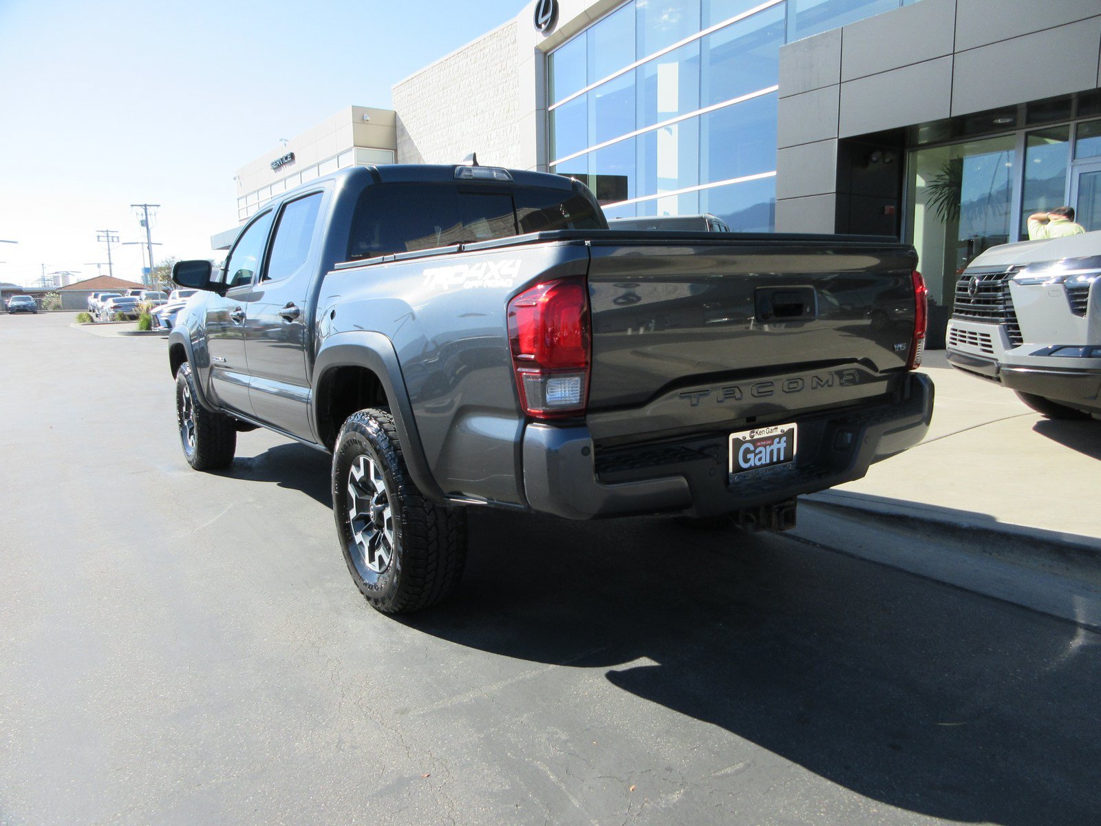 Used 2019 Toyota Tacoma TRD Off-Road AWD/4WD image 7