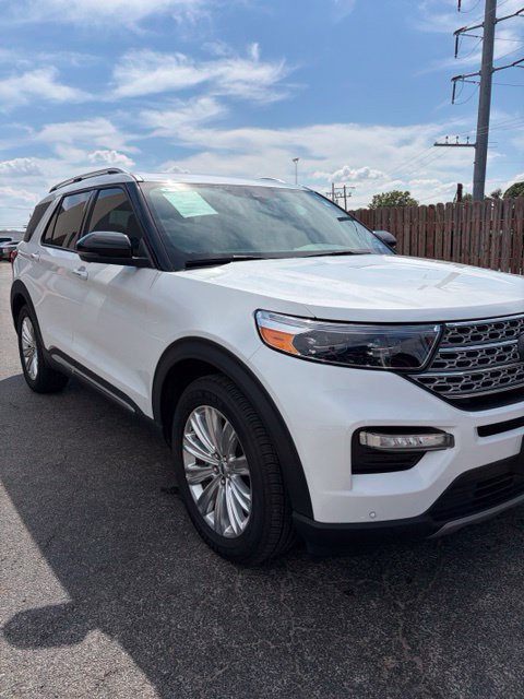 Used 2023 Ford Explorer Limited w/ Limited Technology Package RWD image 3