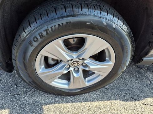 Used 2022 Toyota RAV4 XLE image 8