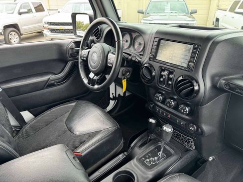 Used 2016 Jeep Wrangler Unlimited Sahara AWD/4WD image 14