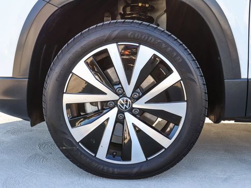 Used 2023 Volkswagen Taos SE image 11