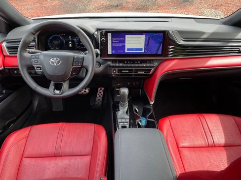 Used 2025 Toyota Camry XSE AWD/4WD image 11