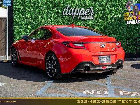 Used 2022 Toyota GR86 RWD image 7