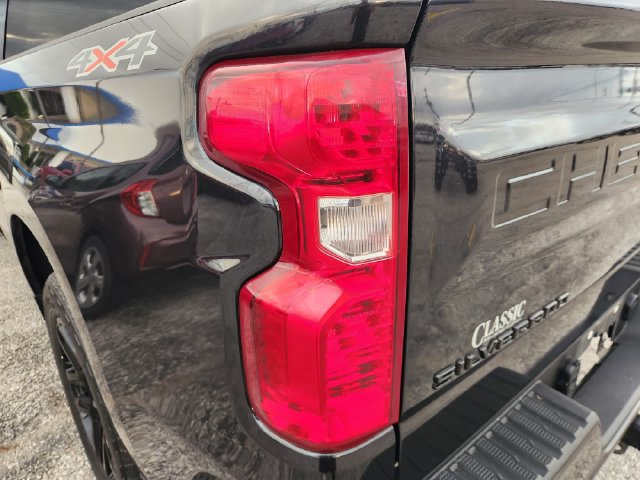 Used 2022 Chevrolet Silverado 1500 Custom w/ LPO, Dark Essentials Package AWD/4WD image 7