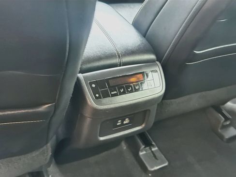 Used 2024 Nissan Pathfinder SL FWD image 23