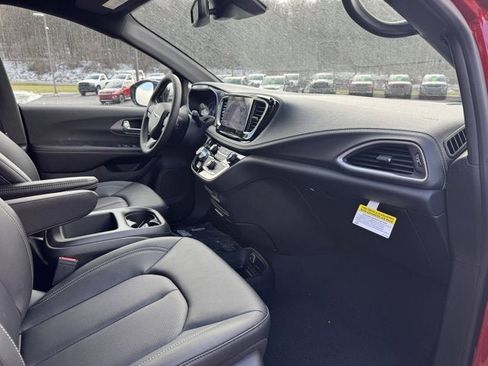 New 2026 Chrysler Pacifica Select image 13