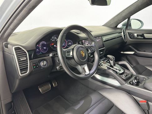 Certified 2021 Porsche Cayenne Turbo AWD/4WD image 4