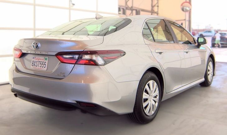 Used 2021 Toyota Camry LE FWD image 2