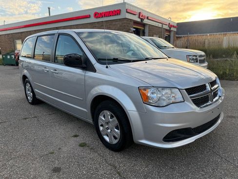 Used 2012 Dodge Grand Caravan SE image 3