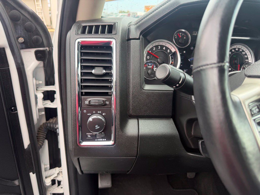 Used 2015 RAM 1500 Laramie w/ Convenience Group AWD/4WD image 25