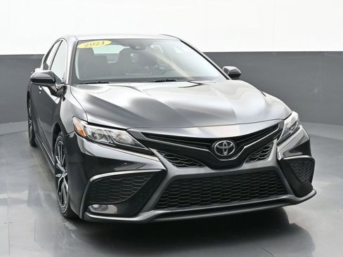 Used 2021 Toyota Camry SE image 8
