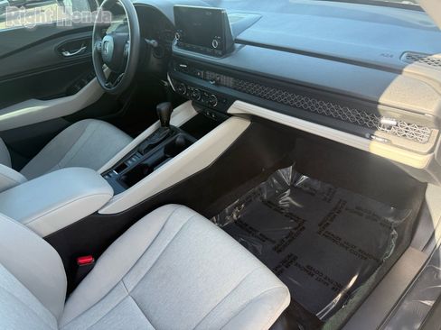 Used 2025 Honda Accord SE image 29