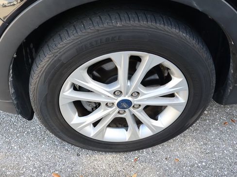 Used 2019 Ford Escape SE image 4