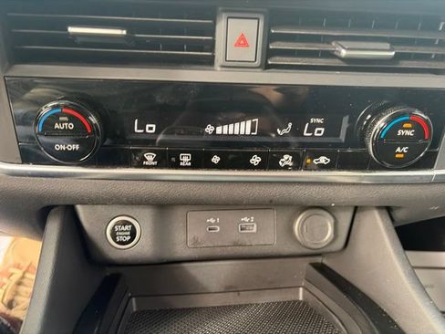Used 2023 Nissan Rogue SV AWD/4WD image 23