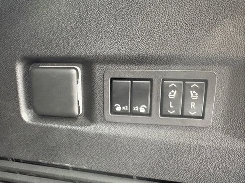 Certified 2023 GMC Yukon Denali image 8