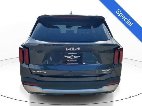 Used 2024 Kia Sorento S w/ Panoramic Sunroof Package FWD image 5