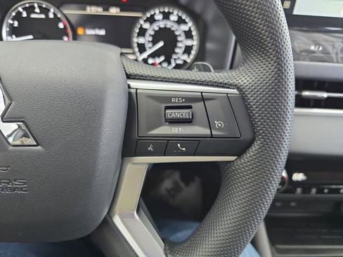New 2025 Mitsubishi Outlander ES image 17