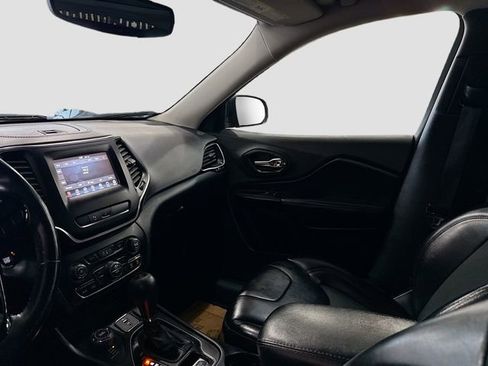 Used 2019 Jeep Cherokee Latitude Plus image 23