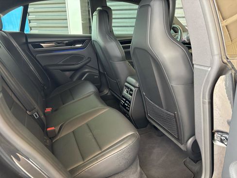 Used 2025 Porsche Macan Electric RWD image 24