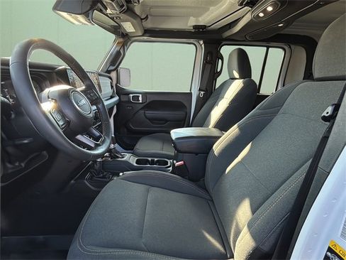 Certified 2024 Jeep Gladiator Sport image 18