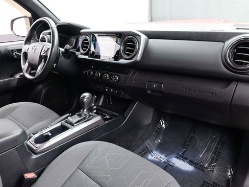 Used 2019 Toyota Tacoma TRD Sport image 14
