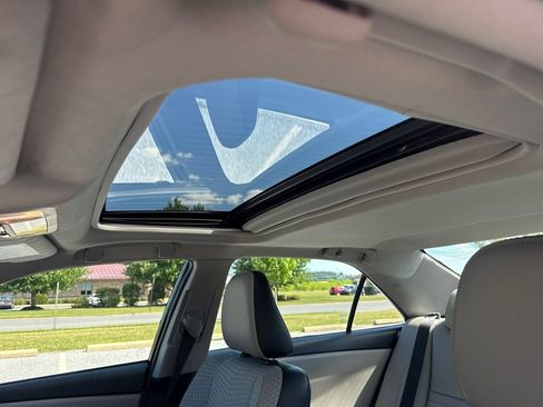 Used 2015 Toyota Camry SE w/ Moonroof Package FWD image 25