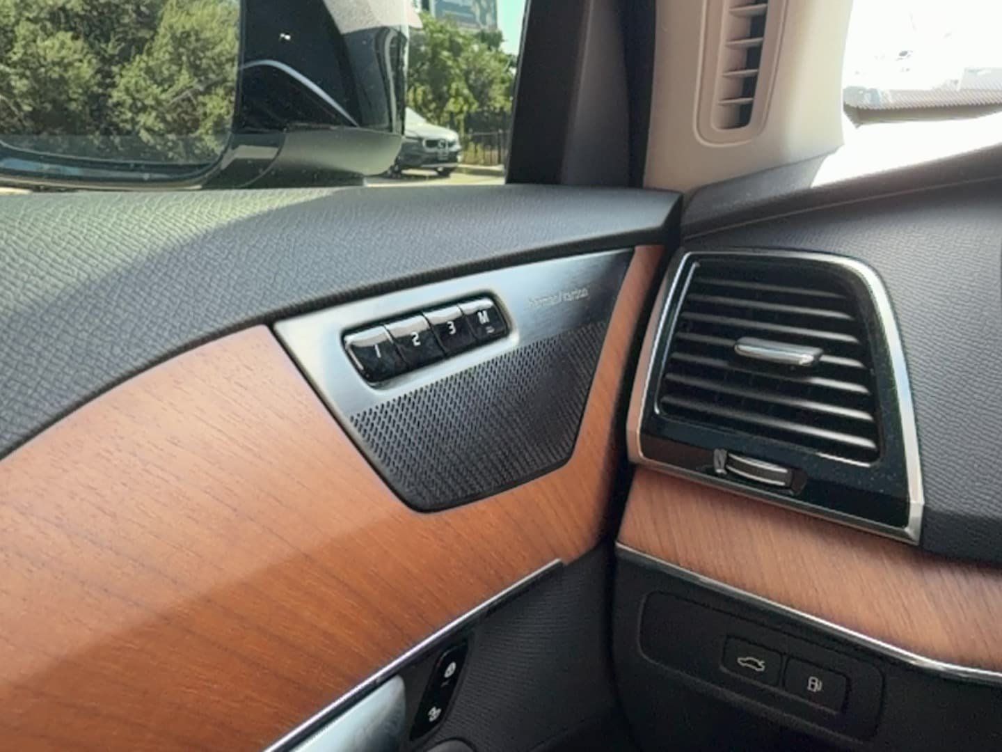 Certified 2023 Volvo XC90 T8 Plus w/ Protection Package AWD/4WD image 17