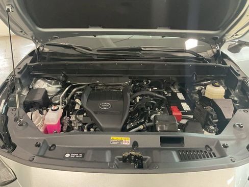 Used 2023 Toyota Highlander XLE image 21