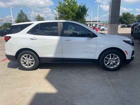 Used 2022 Chevrolet Equinox LS FWD image 5