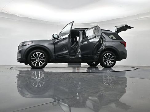 Certified 2025 Ford Explorer ST-Line AWD/4WD image 56