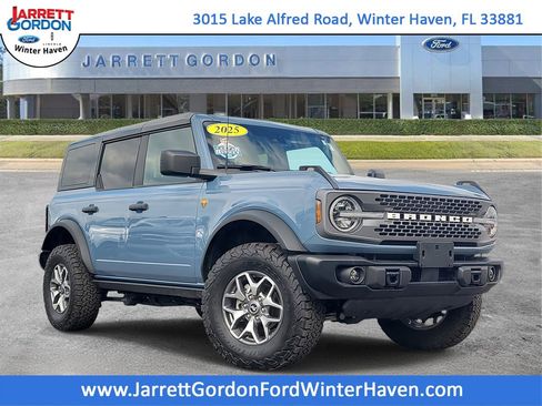 Used 2025 Ford Bronco Badlands image 1