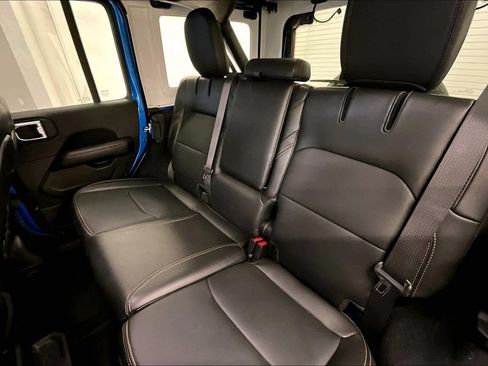 Used 2024 Jeep Wrangler Unlimited Sahara w/ Technology Group AWD/4WD image 22