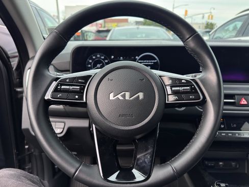 Used 2024 Kia Seltos EX image 17