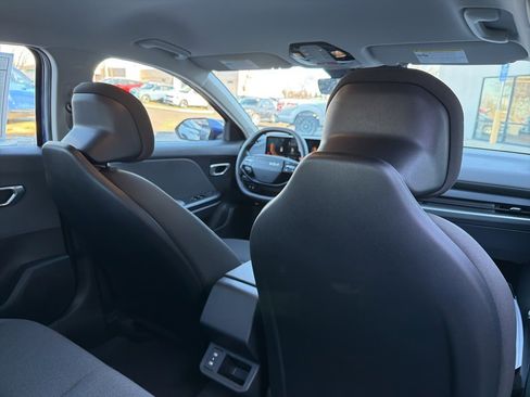 New 2025 Kia K4 LXS image 17