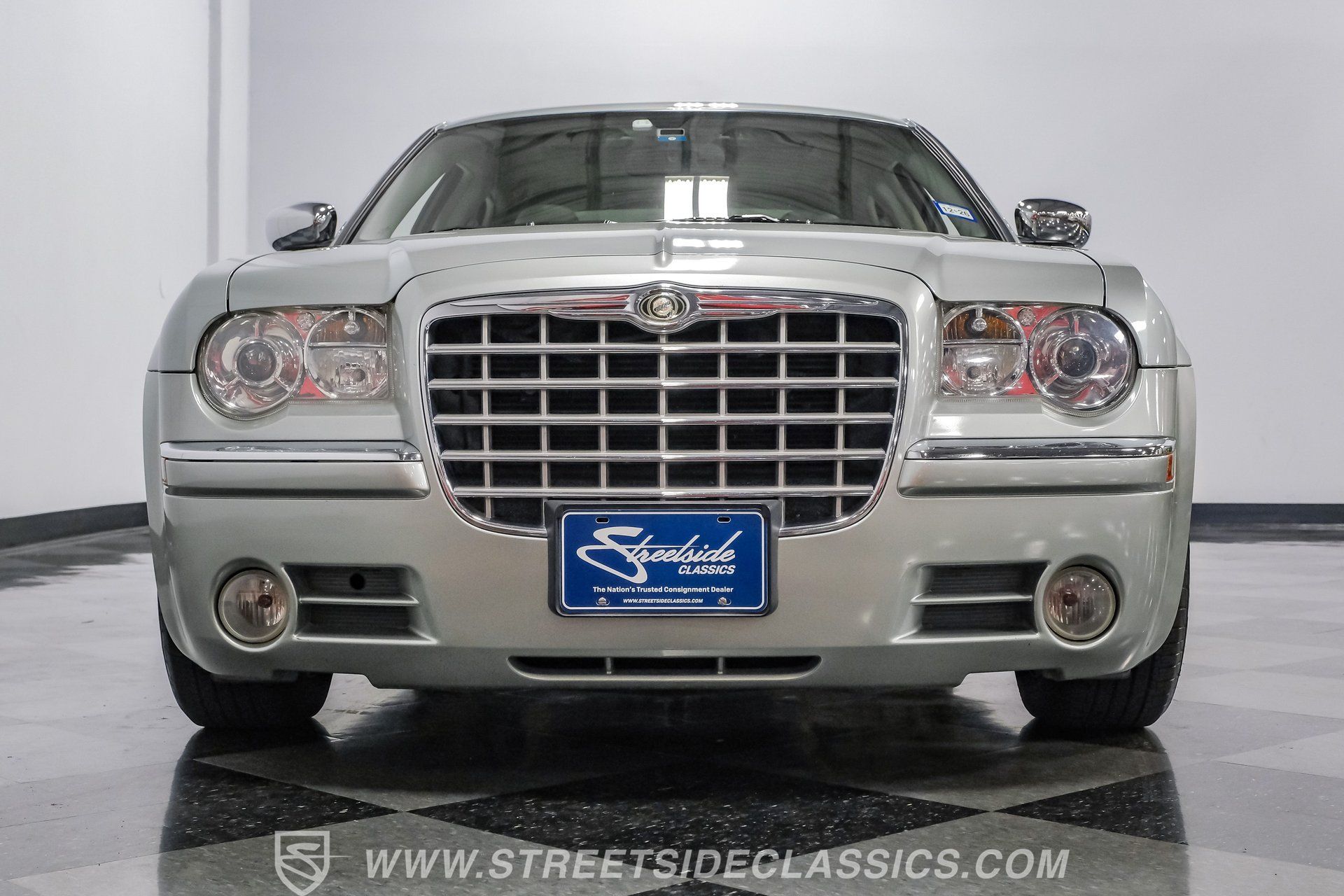 Used 2005 Chrysler 300 C w/ Navigation & Sound Group II RWD image 31