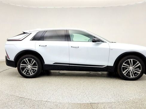 Used 2026 Cadillac Lyriq Luxury AWD/4WD image 4