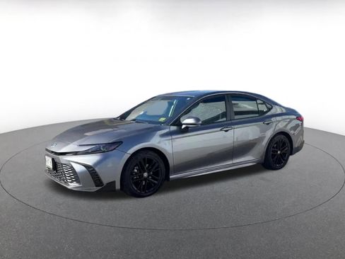 Used 2025 Toyota Camry SE image 8