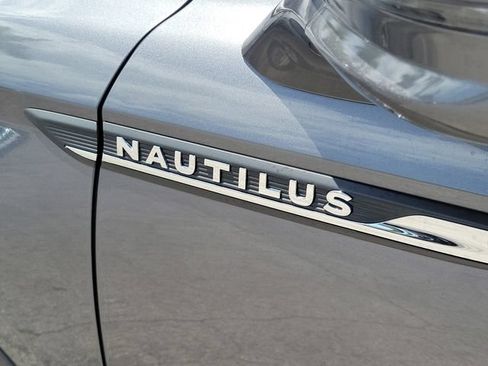 Used 2023 Lincoln Nautilus Reserve FWD image 5