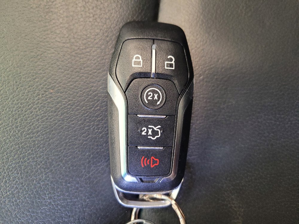 Used 2017 Ford Explorer XLT w/ Equipment Group 202A AWD/4WD image 32