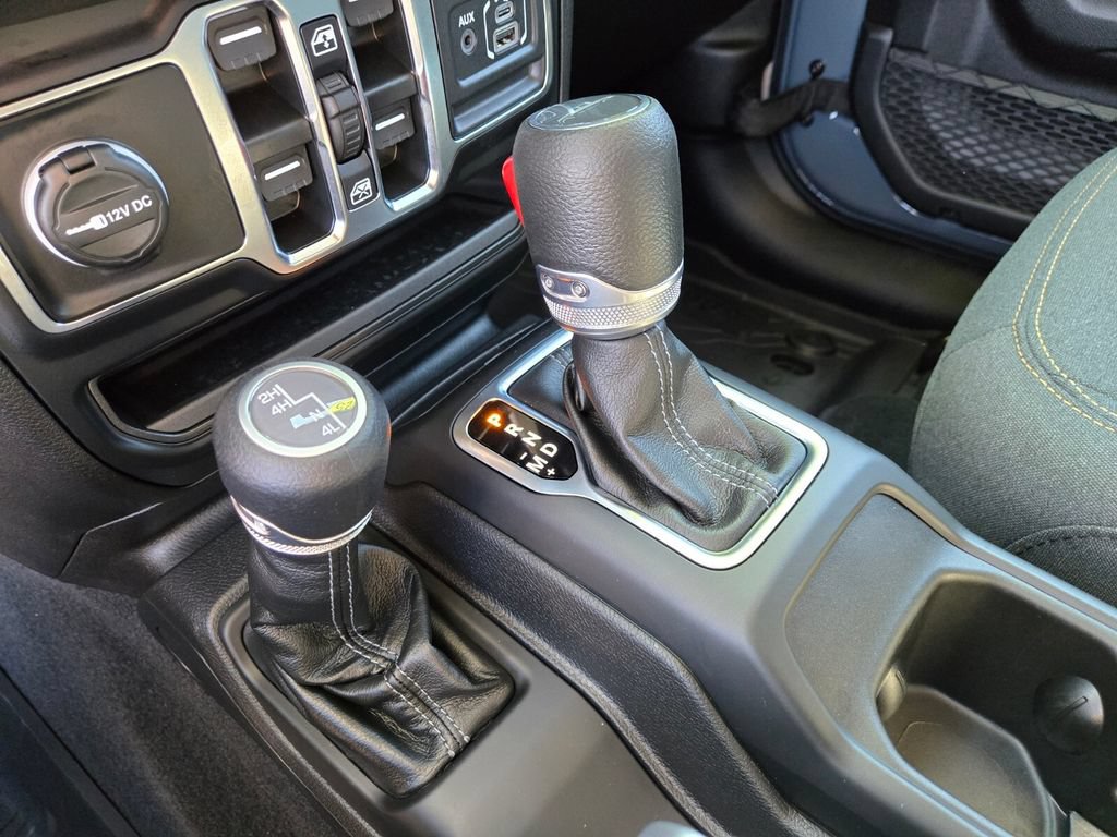 Used 2025 Jeep Gladiator Sport AWD/4WD image 29