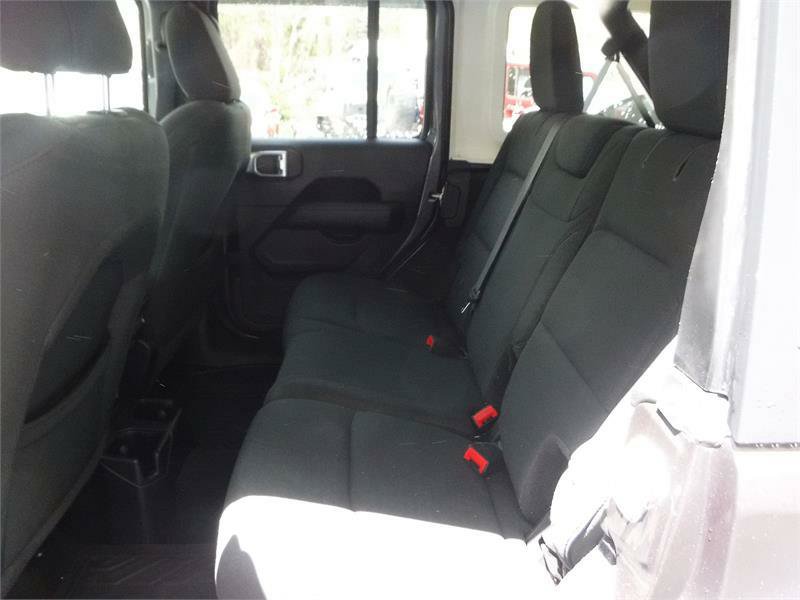 Used 2019 Jeep Wrangler Unlimited Sahara w/ Safety Group AWD/4WD image 6