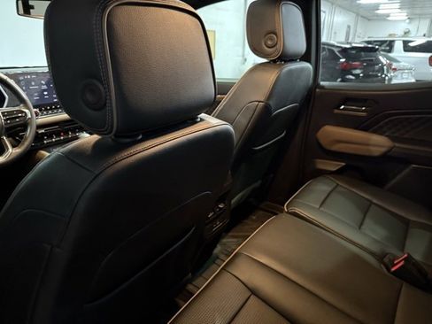 Used 2023 GMC Canyon Denali w/ Denali Black Edition image 31