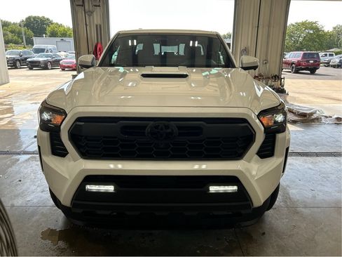 Used 2026 Toyota Tacoma TRD Sport w/ TRD Sport Premium Package AWD/4WD image 8